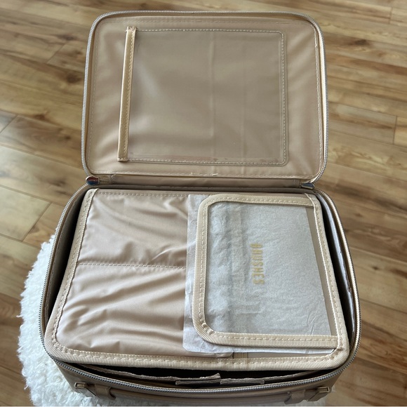 BEIS MAKEUP CASE BARELY USED - Picture 10 of 10